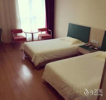 Hotel 168 *